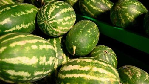 威海网红吃瓜事件,一场网络舆论的风暴与反思  第1张